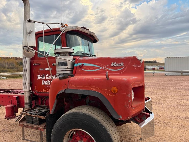 mack-dm690s-image-22