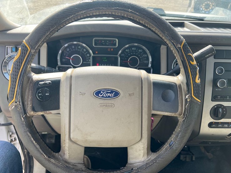 2009-ford-expedition-image-17