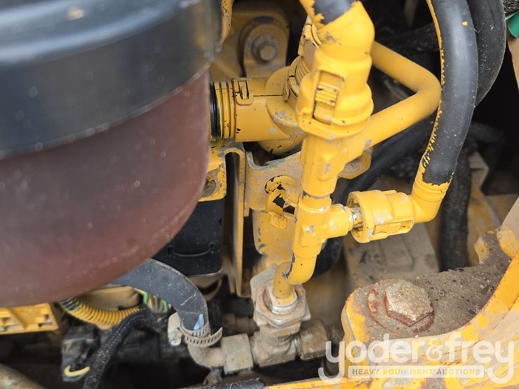 2014-caterpillar-d5k2-lgp-image-47