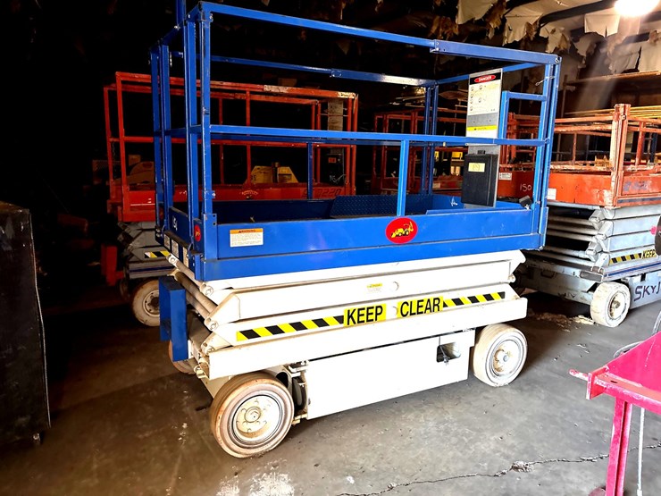 #151-•-skyjack-4620-electric-scissor-lift-image-1