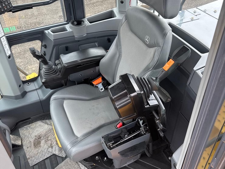 2024-deere-844-p-tier-image-34