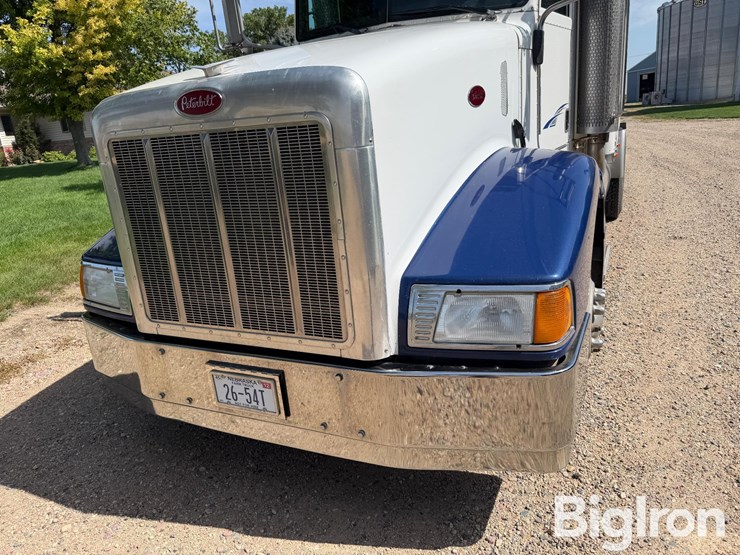 2005-peterbilt-385-image-13
