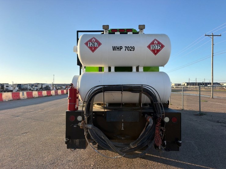 2014-peterbilt-367-image-9
