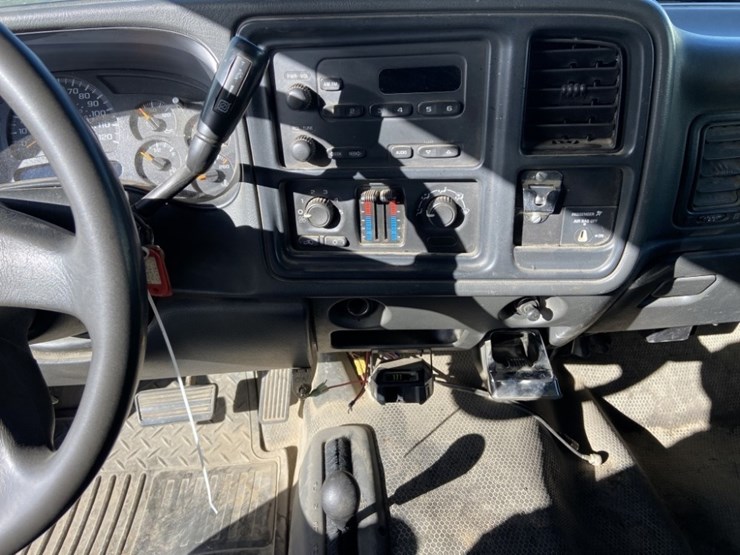2004-gmc-sierra-3500-image-19