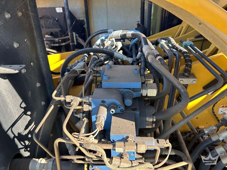 2014-gradall-xl3100-iv-image-46