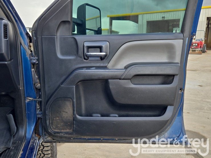 2015-chevrolet-silverado-2500-image-38