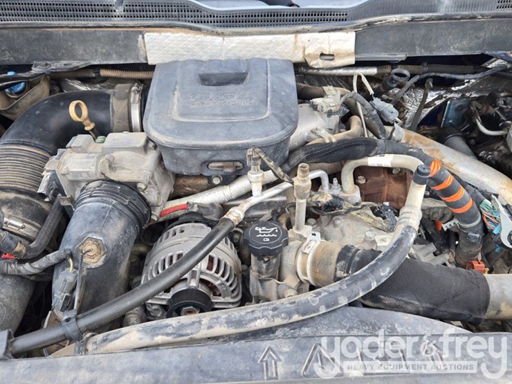 2015-chevrolet-silverado-2500-image-24