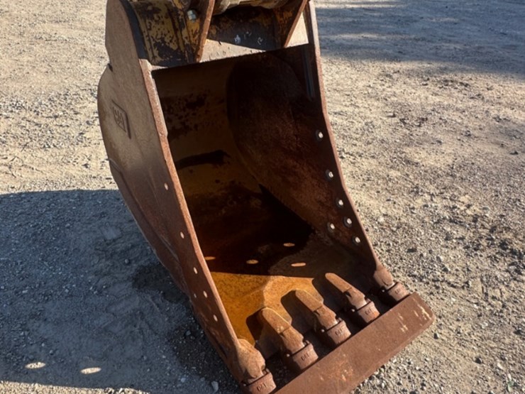 2012-caterpillar-m322d-image-18