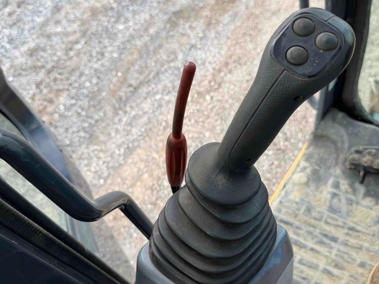 2019-deere-75g-image-28