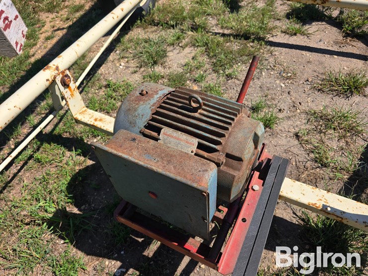 buhler-farm-king-851-image-10