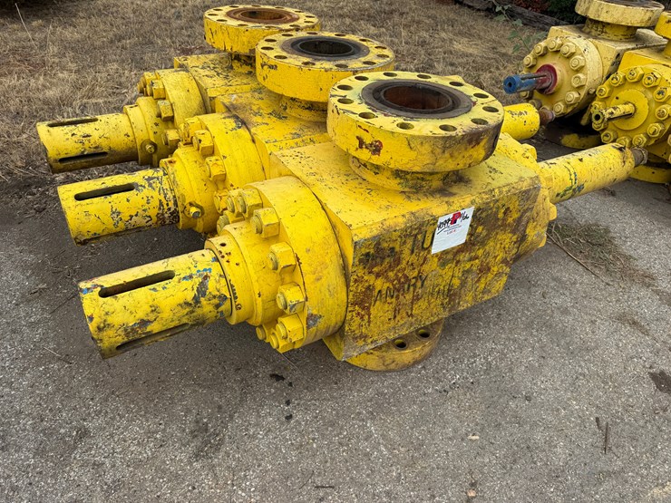 (3-x-$)-7-1/16”-10k-wp-flanged-manual-frac-valves-image-3
