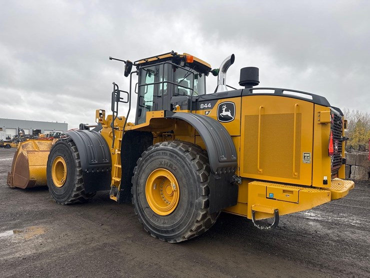2024-deere-844-p-tier-image-4