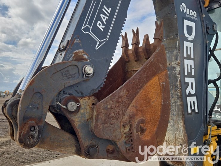 2020-deere-310sl-image-37
