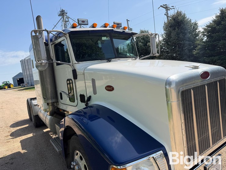 2005-peterbilt-385-image-9