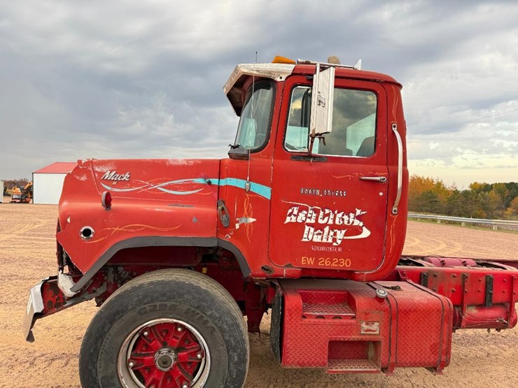 mack-dm690s-image-18
