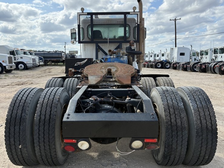 2016-peterbilt-367-image-5
