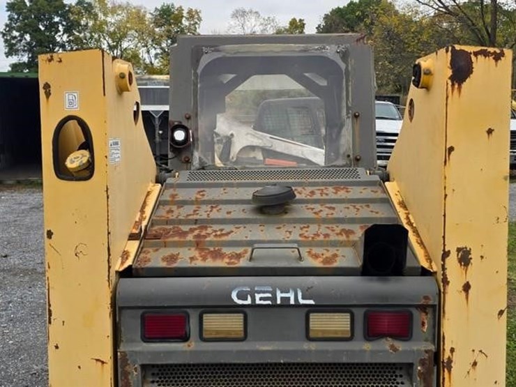 2003-gehl-5635sxt-ii-image-20