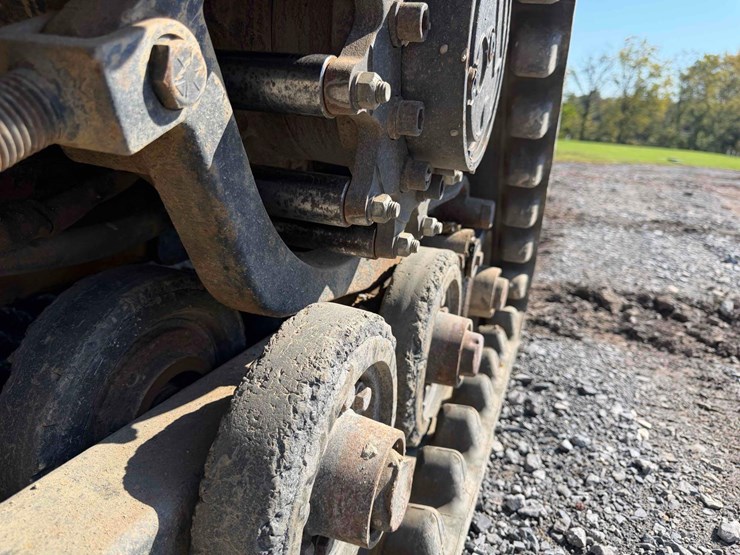 2010-caterpillar-257b2-image-16