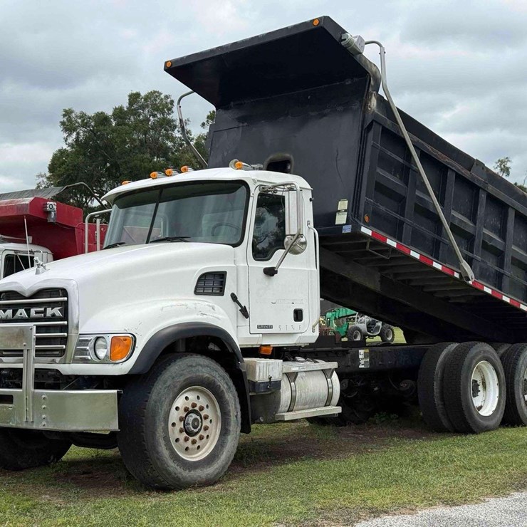 2005 Mack CV716 Ox Bodies 17/19yd. T/A Dump Truck