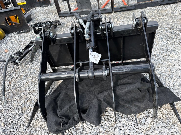 #661-•-mini-skid-steer-wood-grabber-image-1