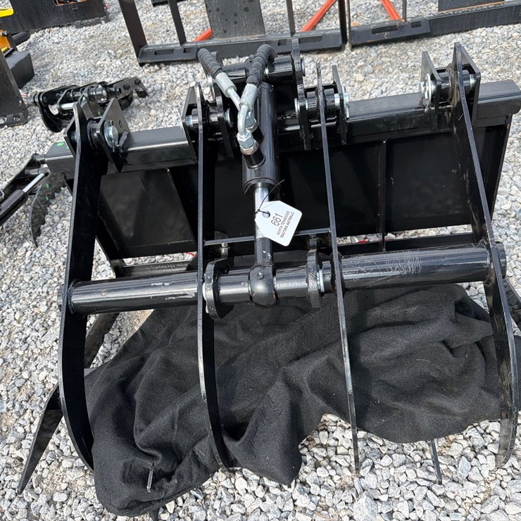 #661 • Mini Skid Steer Wood Grabber