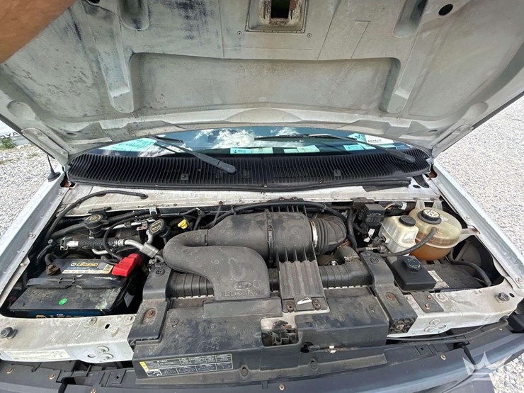 2007-ford-e-350-passenger-van-image-9
