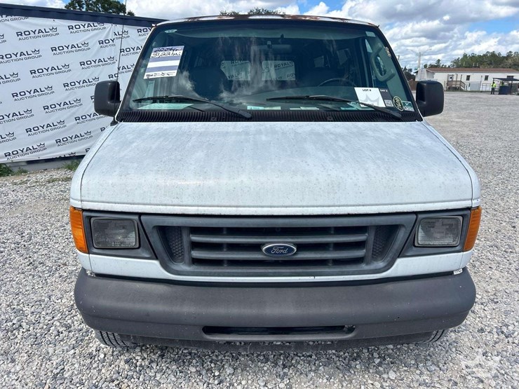2007-ford-e-350-passenger-van-image-22