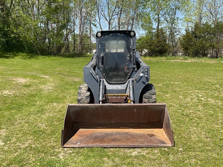 2018-deere-324e-image-2