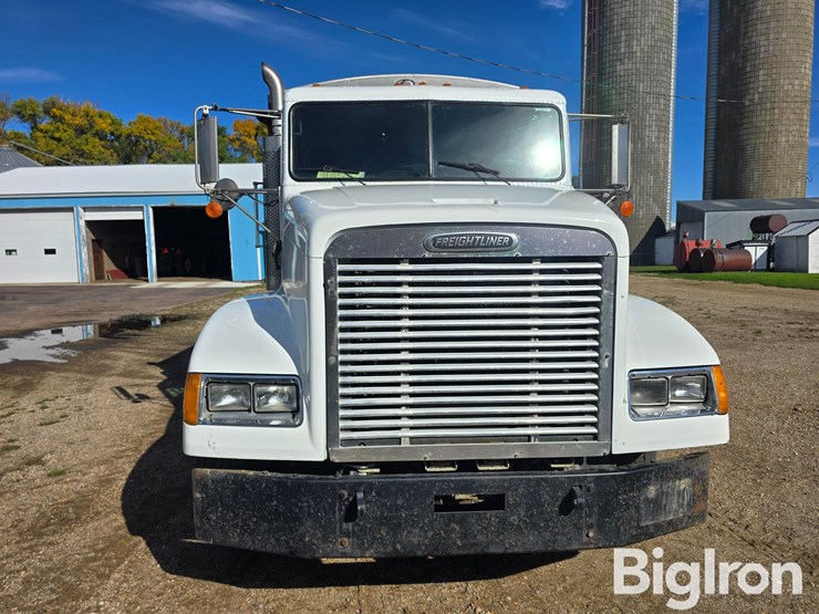 1999-freightliner-fld112-image-2