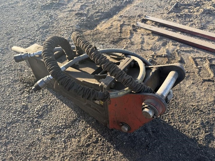 cat-b8-breaker-hammer---backhoe-image-2