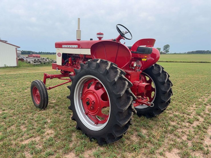farmall-560-hi-clear-image-3