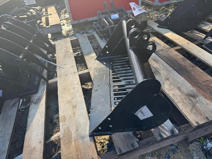 22"-mini-excavator-screening-bucket-image-6