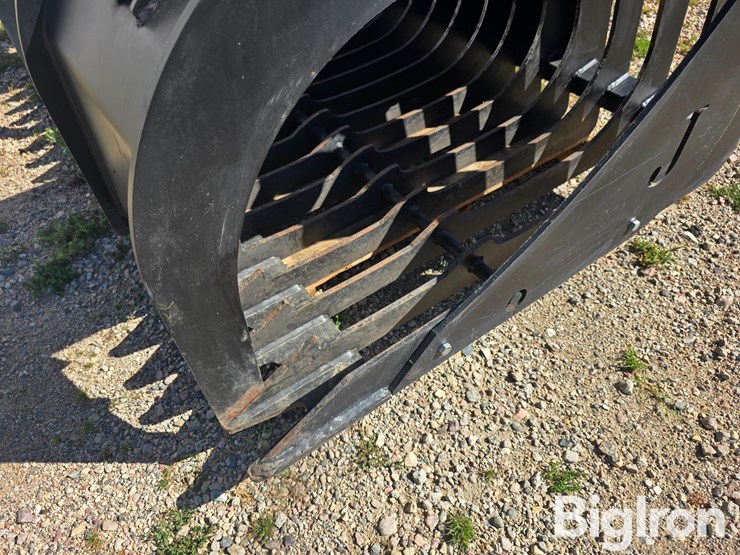 skid-steer-grapple-bucket-image-14