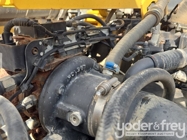 2015-komatsu-pc210-image-61
