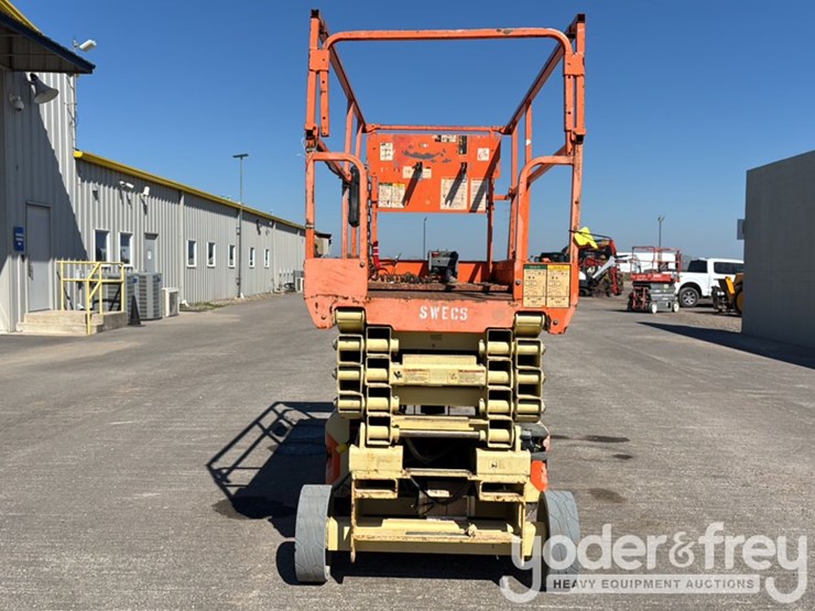 2015-jlg-3246es-image-4