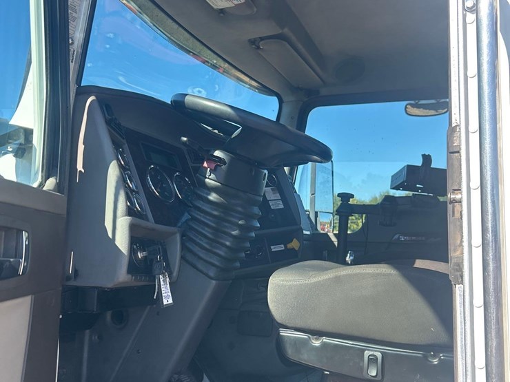 2018-kenworth-t300-image-42