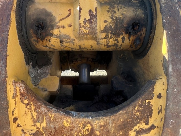 2012-caterpillar-m322d-image-19