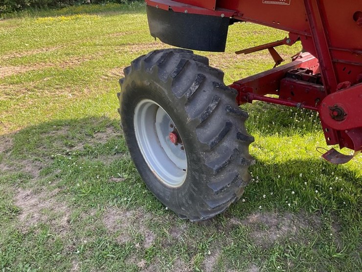 2011-case-ih-1640-image-12