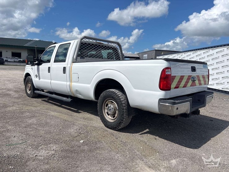 2016-ford-f-250-crew-cab-pickup-truck-image-4