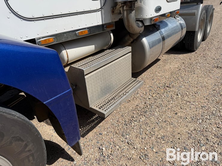 2005-peterbilt-385-image-15
