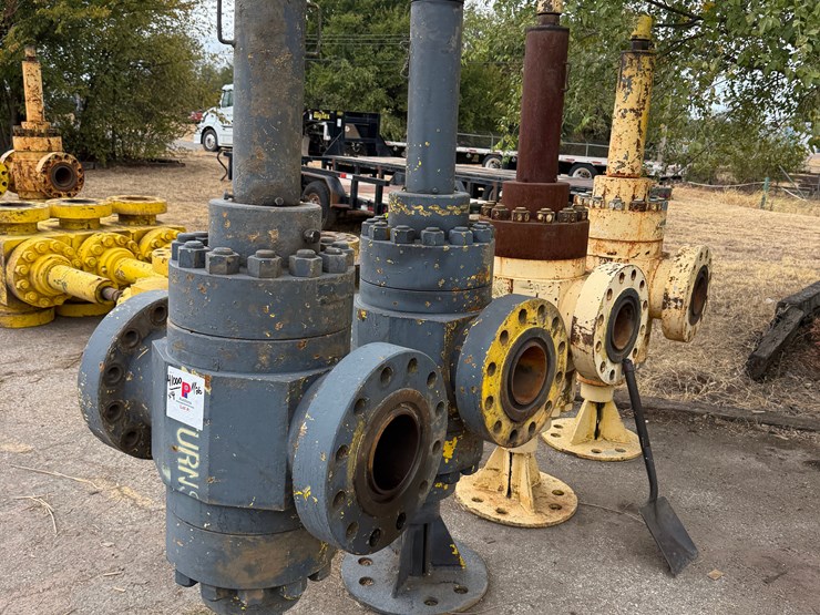 (4-x-$)-7-1/16”-10k-wp-flanged-manual-frac-valves-image-2