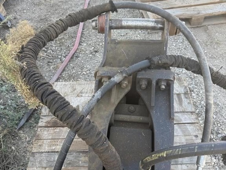 cat-b8-breaker-hammer---backhoe-image-11