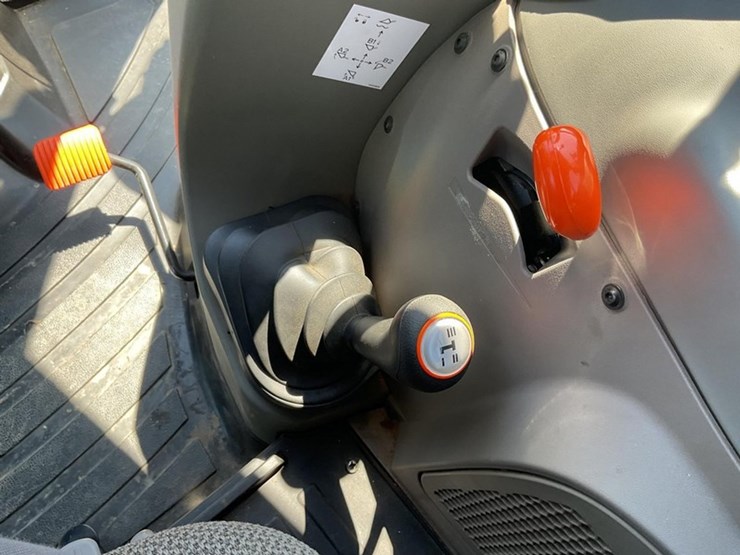 2020-case-ih-farmall-120c-image-28