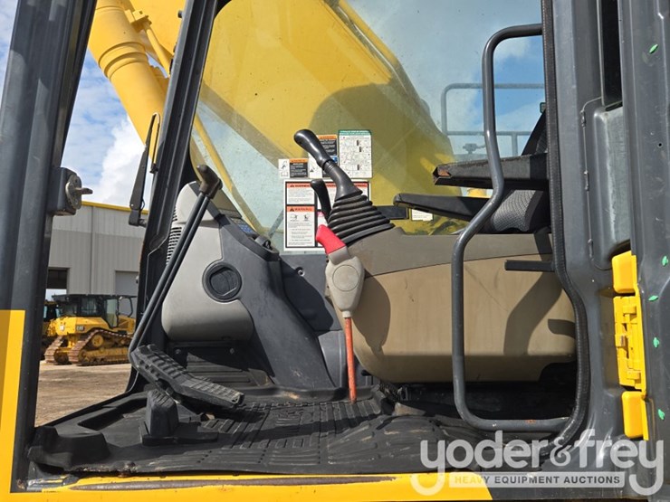 2015-komatsu-pc210-image-67