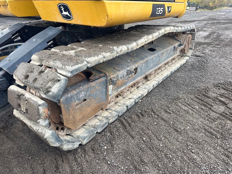 2023-deere-135-p-tier-image-24