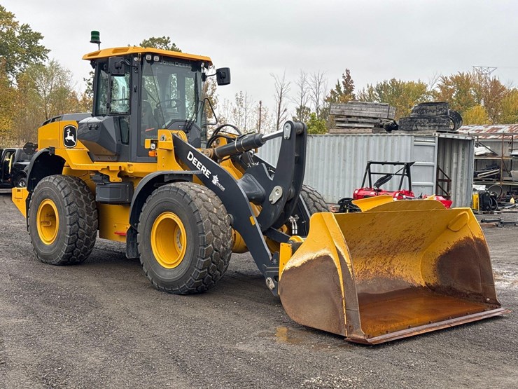2024-john-deere-624-image-9