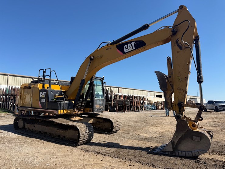 caterpillar-320e-image-2