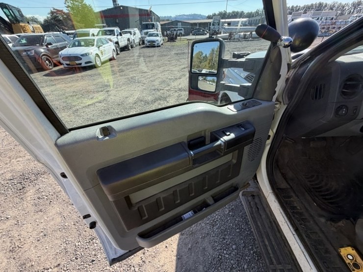 2011-ford-f350-image-33