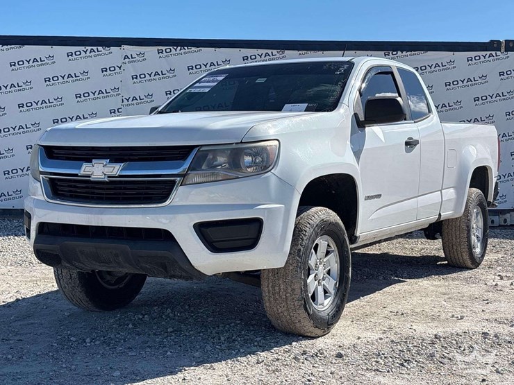 2015-chevrolet-colorado-ext.-cab-pickup-truck-image-1