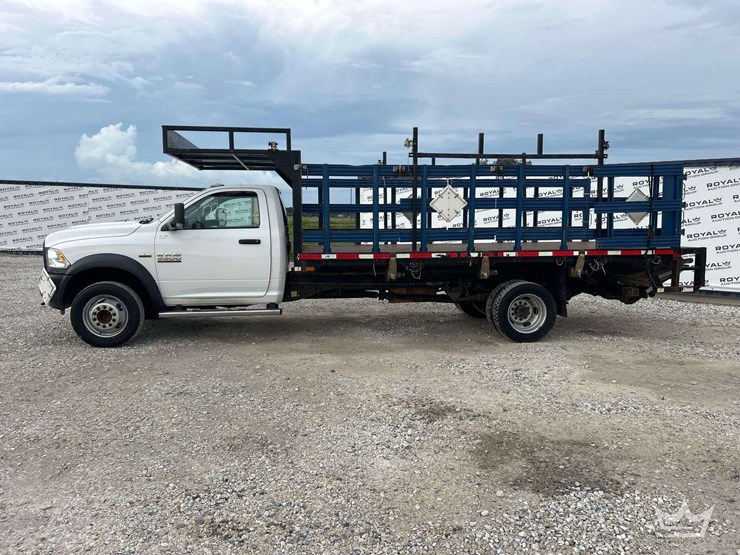 2018-ram-5500-4x4-palfinger-stake-bed-gas-cylinder-delivery-truck-image-22